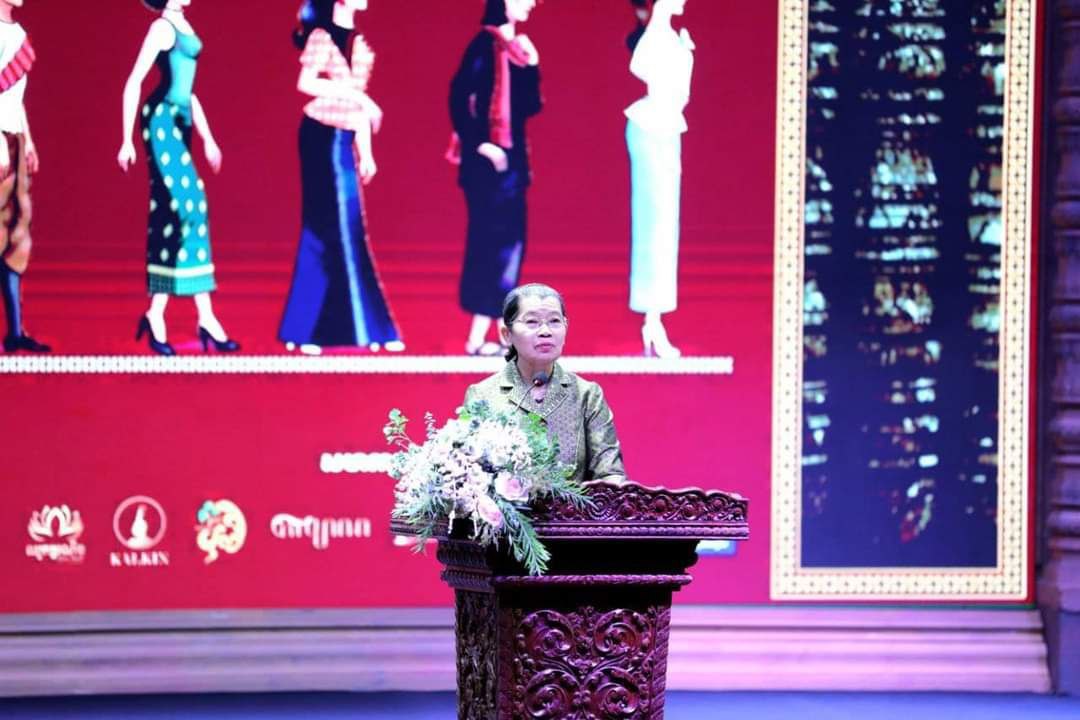 A senior official of the Royal Government says that the original form of Cambodian traditional clothing has been much needed at the marketplace