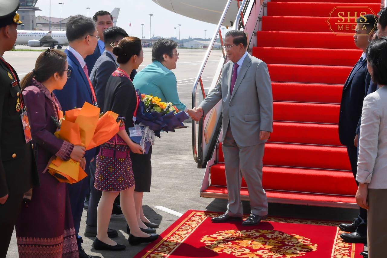 Samdech Techo Hun Sen leaves for the Boao annual conference Forum in Hainan province, China