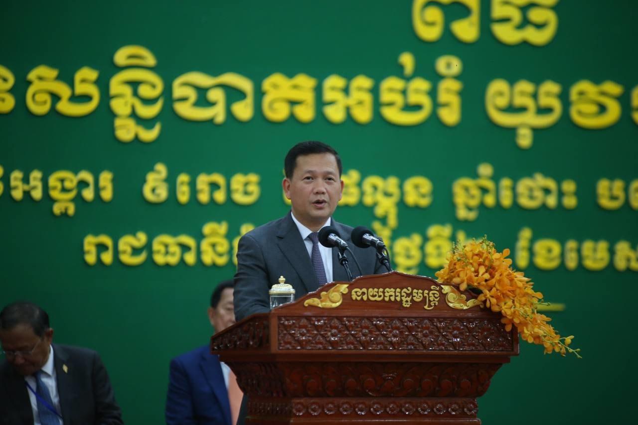 The Cambodian Prime Minister praises the Ministry of Education, Youth and Sports for its active contribution to the development of human resources for the country