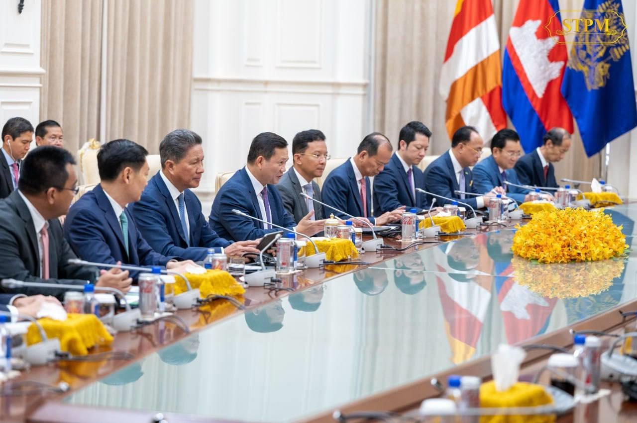 Cambodian Prime Minister Receives President of Sunwah Group