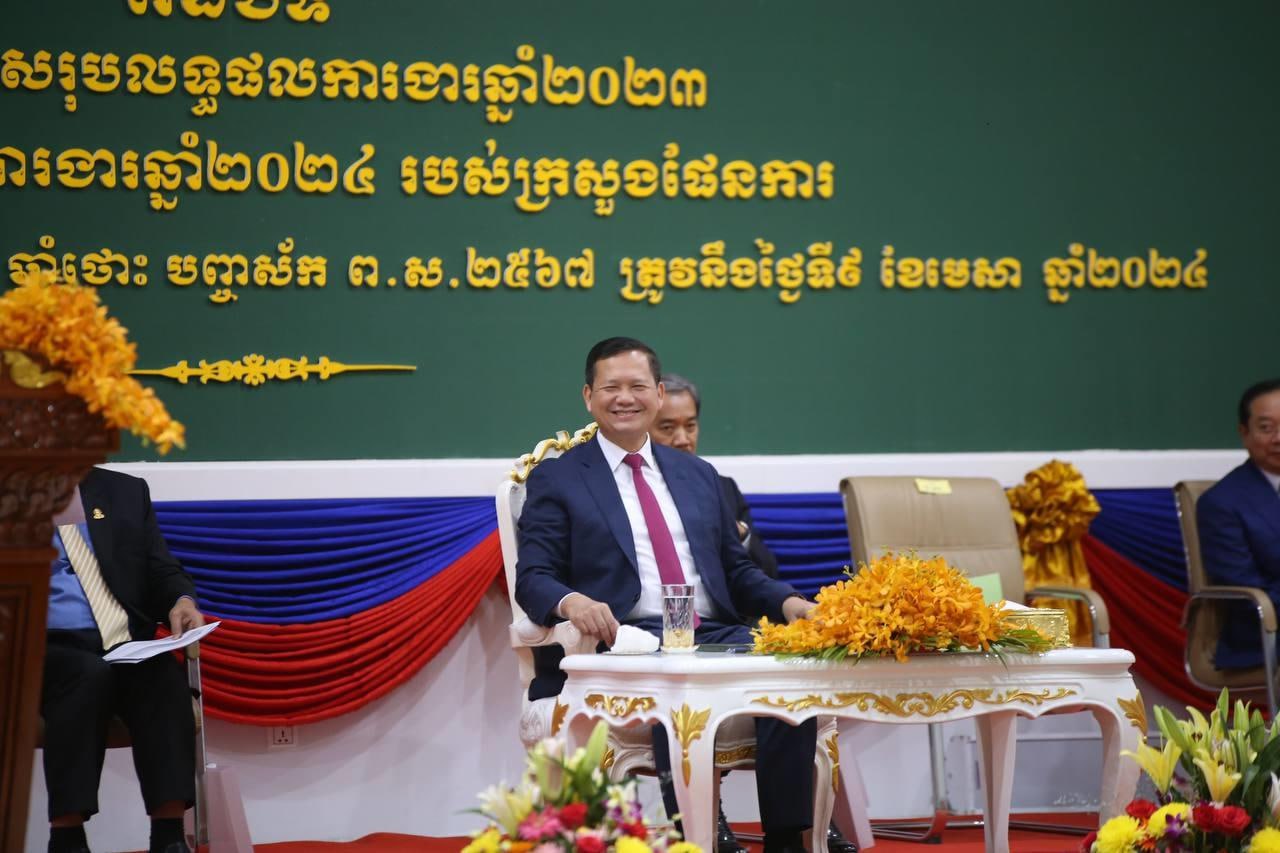 Cambodian Prime Minister instructs the Ministry of Planning to discuss with the Ministry of Economy and relevant ministries to turn the National School of Planning and Statistics