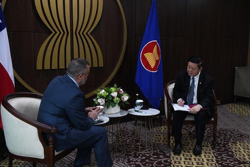 ASEAN Secretary-General meets with Ambassador of the Republic of Chile to ASEAN