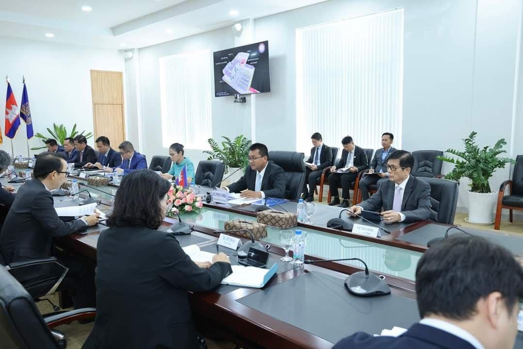 Minister of Public Works meets with South Korean Ambassador to Cambodia