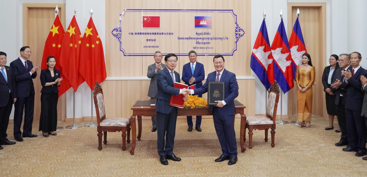 Three important documents have been signed during an official visit of Chinese Foreign Minister to Cambodia