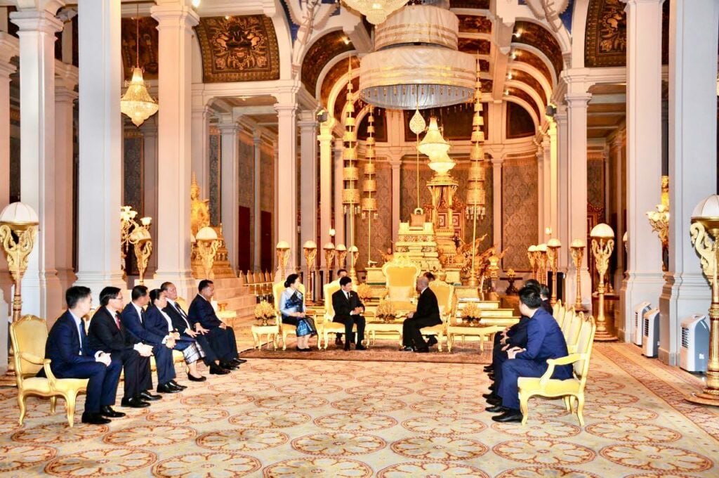 His Majesty the King Grants a Royal Audience to the President of Lao PDR