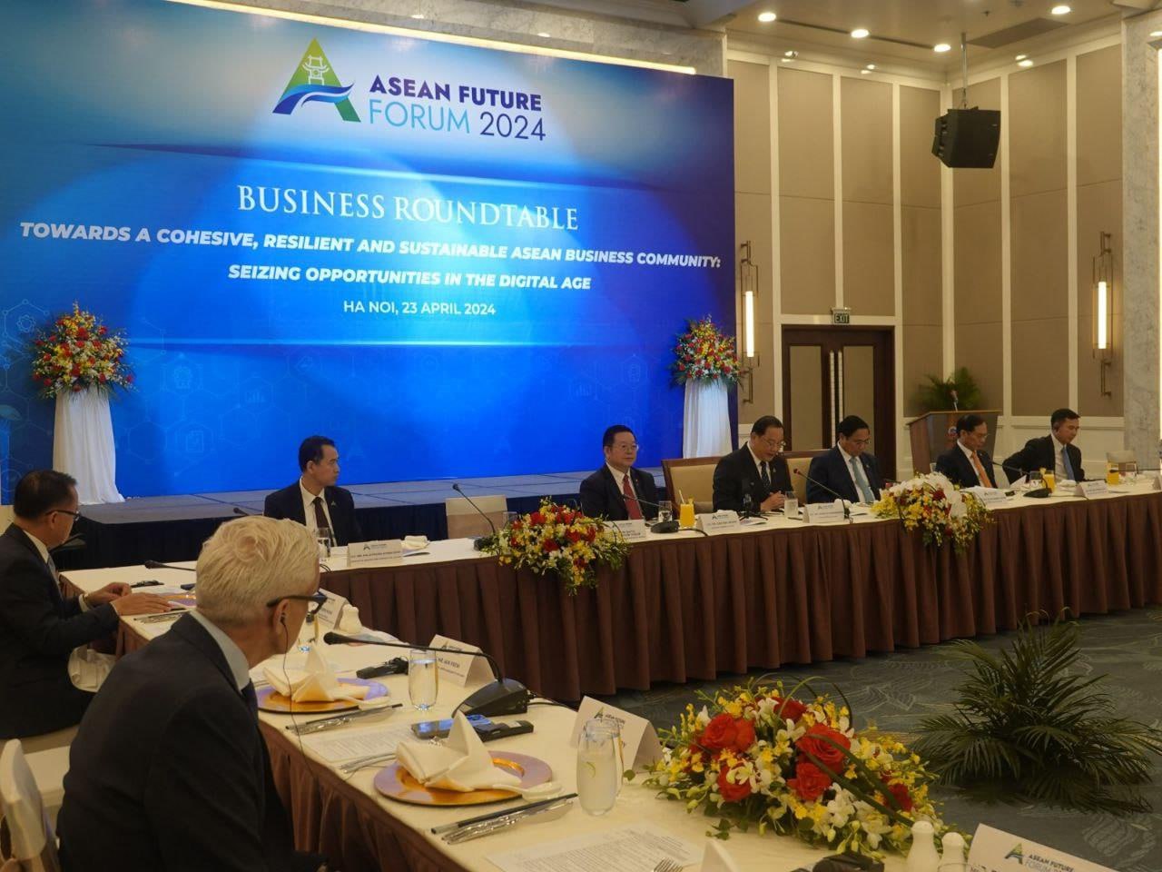 ASEAN Secretary-General attends ASEAN Future Forum and Meets with Vietnamese leaders