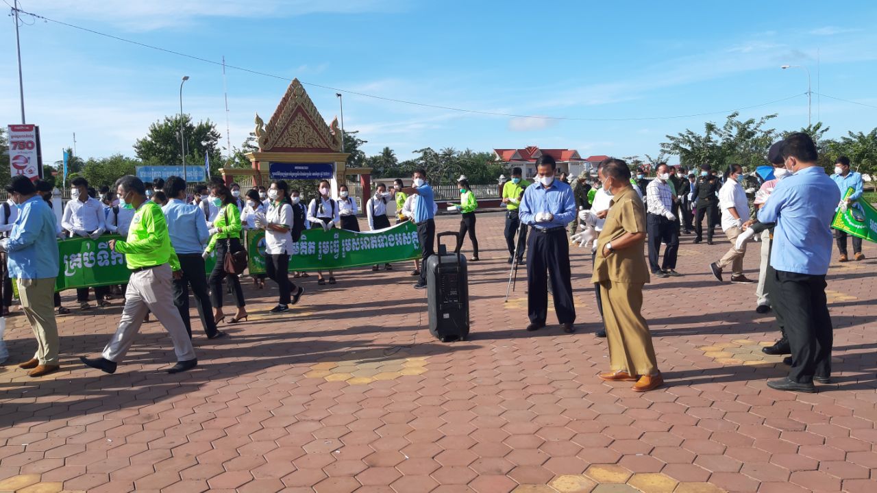 អាជ្ញាធរខេត្តស្ទឹងត្រែងរៀបចំយន្តការសំអាតបរិស្ថានក្នុងក្រុង