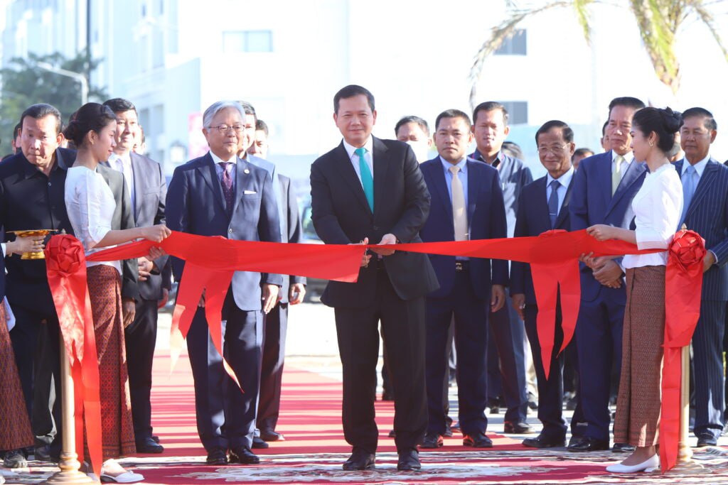 Cambodian Prime Minister Presides Over the Inauguration Ceremony of a Drainage System in Phnom Penh