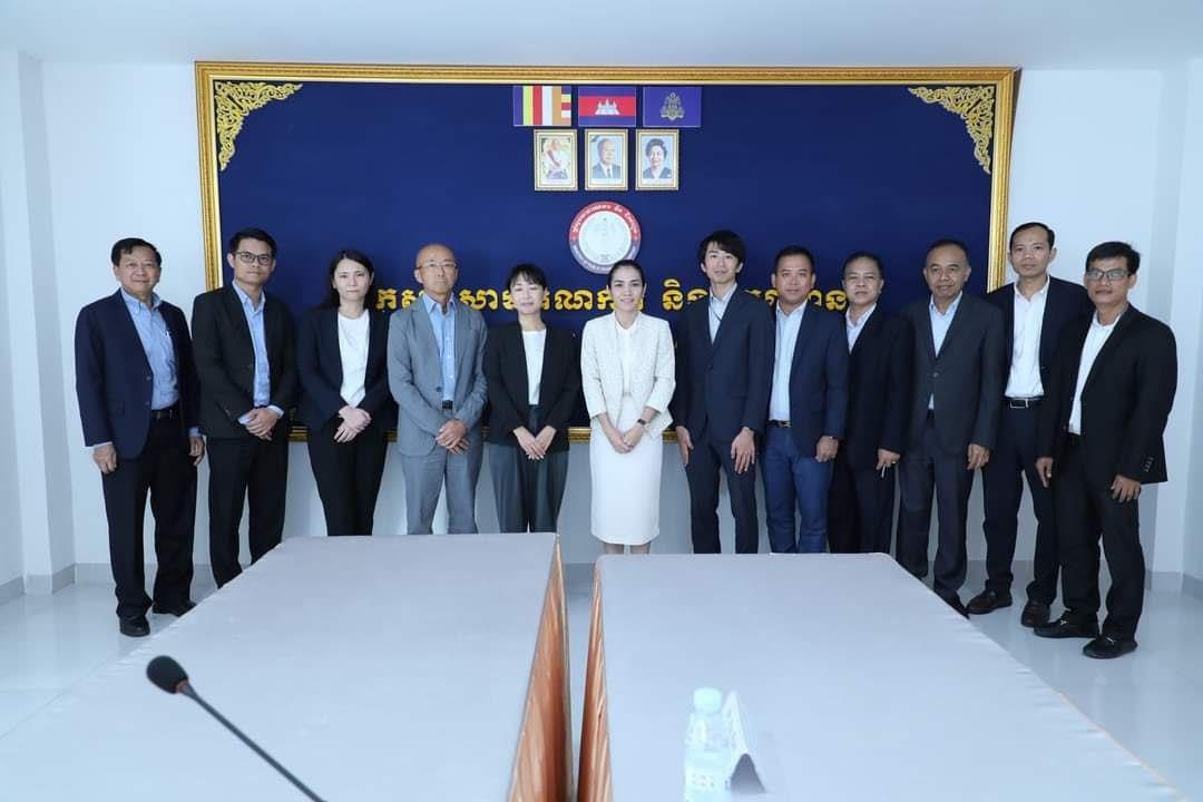 Senior officials of the Ministry of Public Works meet with JICA to discuss the master plan for technical assistance in the field of transport infrastructure in Cambodia