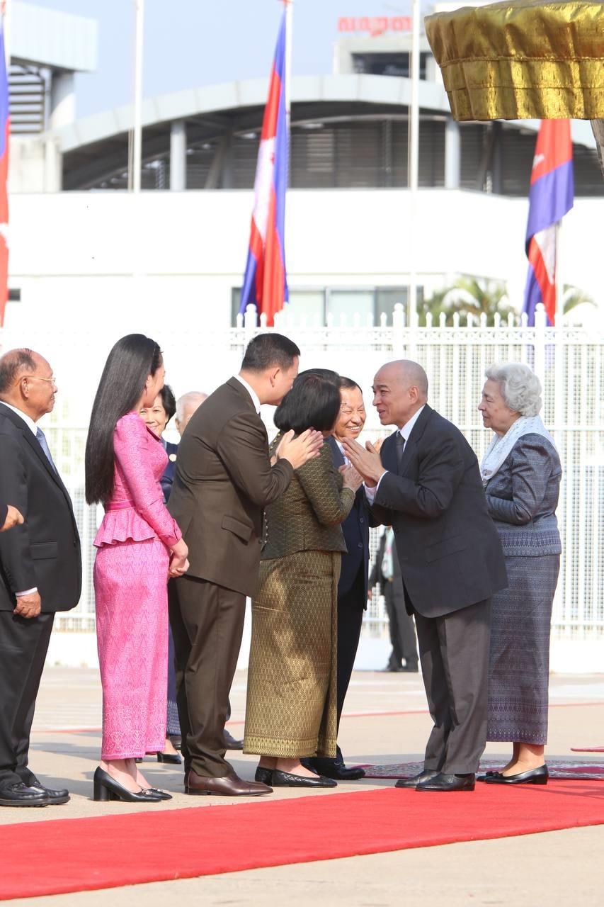 Cambodian King leaves Phnom Penh for his routine Medical Checkup in China