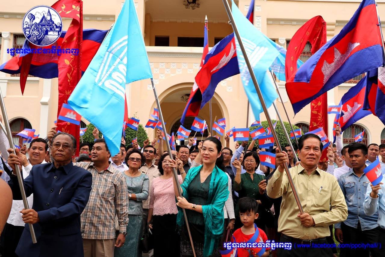 ឯកឧត្តម ឃួង ស្រេង អំពាវនាវឲ្យមន្រ្តី អង្គភាពចំណុះរាជធានីភ្នំពេញ និងវិស័យឯកជន វាយគង ទូងស្គរ ទះប៉ោត និងគោះត្រដោក នៅព្រឹកថ្ងៃទី២០ ខែកញ្ញា អបអរការដាក់បញ្ចូល «រមណីយដ្ឋានប្រាសាទកោះកេរ» ក្នុងបញ្ជីបេតិកភណ្ឌ