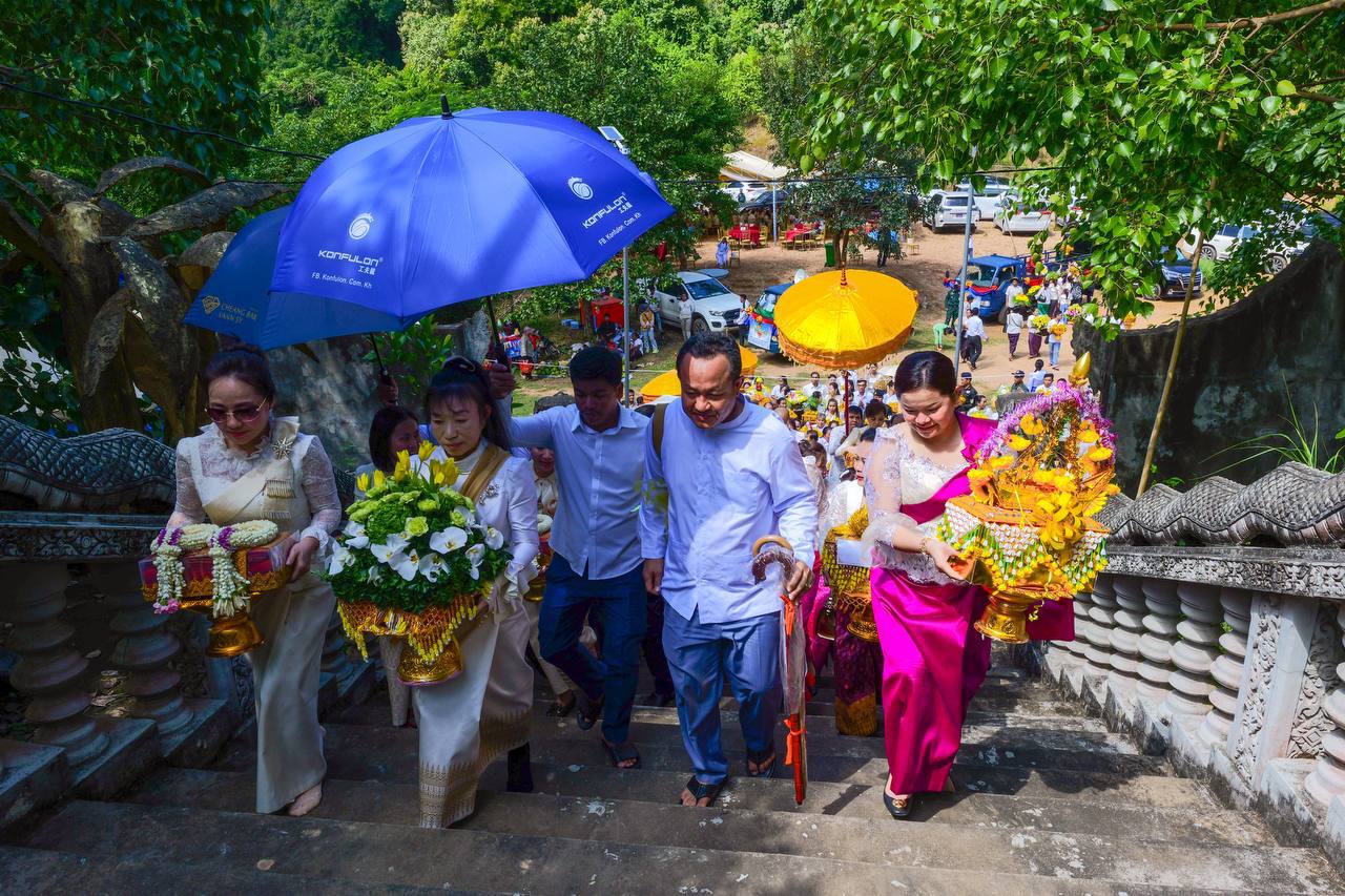 ថ្នាក់ដឹកនាំខេត្តកែប​ ដង្ហែអង្គកឋិនទានសាមគ្គីឆ្ពោះទៅកាន់មជ្ឈមណ្ឌល​វិបស្សនា​ធុរៈ​ខេត្តកែប​ ហៅវត្តសមាធិ