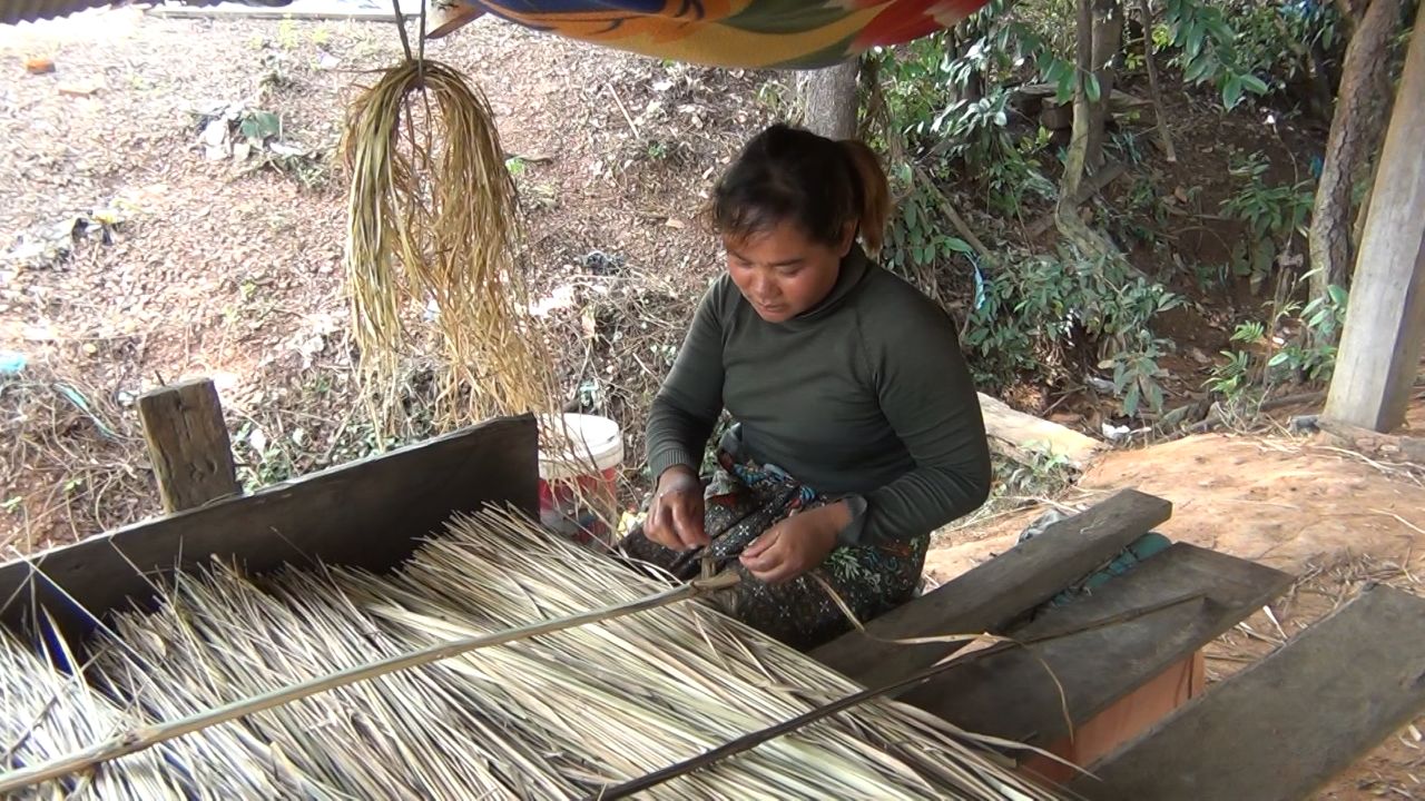 កសិករនៅភូមិព្រៃចាសធ្វើតម្បាញស្បូវលក់ដើម្បីអភិរក្សស្នាដៃជាកេរដំណែលដូនតា