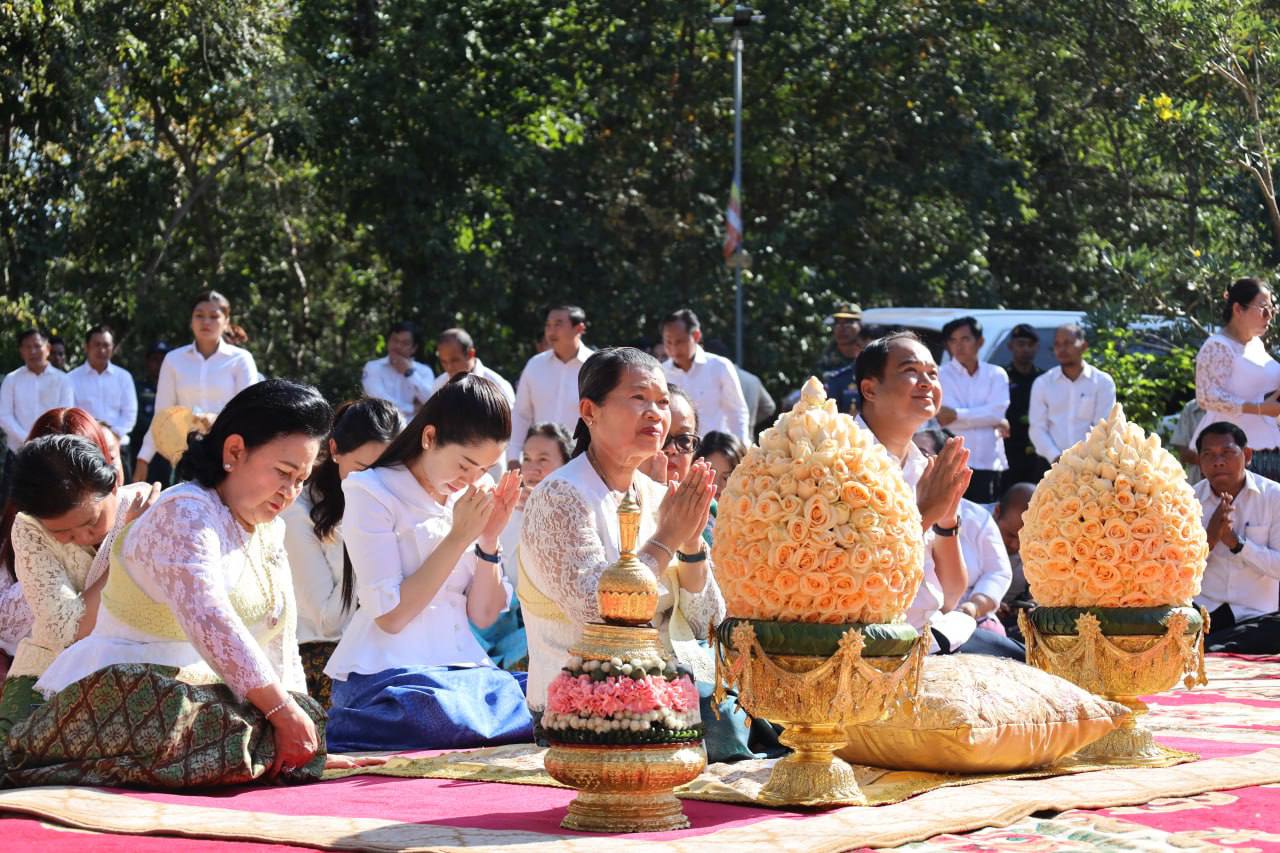 សម្តេចកិត្តិសង្គហបណ្ឌិត ម៉ែន សំអន បួងសួងសុំសេចក្តីសុខ សេចក្តីចម្រើន ជូនប្រទេសជាតិ និងប្រមុខដឹកនាំប្រទេស