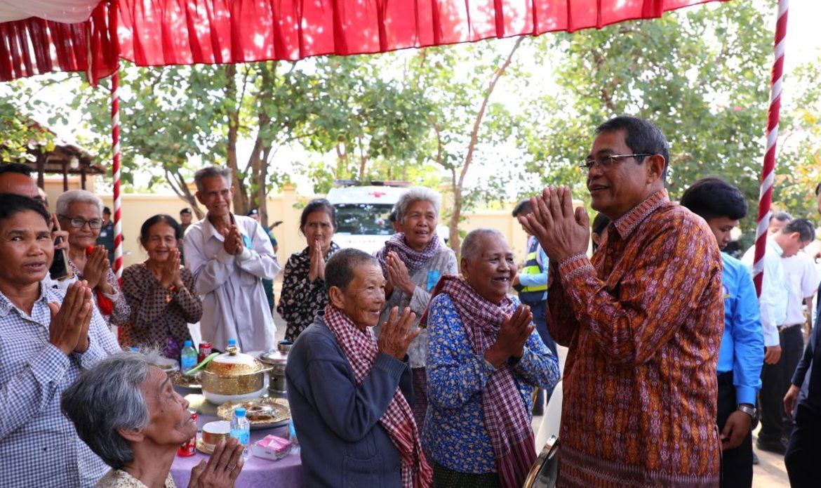 ឯកឧត្តម  កែ  គឹមយ៉ាន  ៖សម្តេចធិបតី ហ៊ុន ម៉ាណែត បន្តយកចិត្តទុកដាក់ចំពោះមនុស្សចាស់ “ការជួយមនុស្សចាស់គឺជួយយើងទាំងអស់គ្នា”។ 