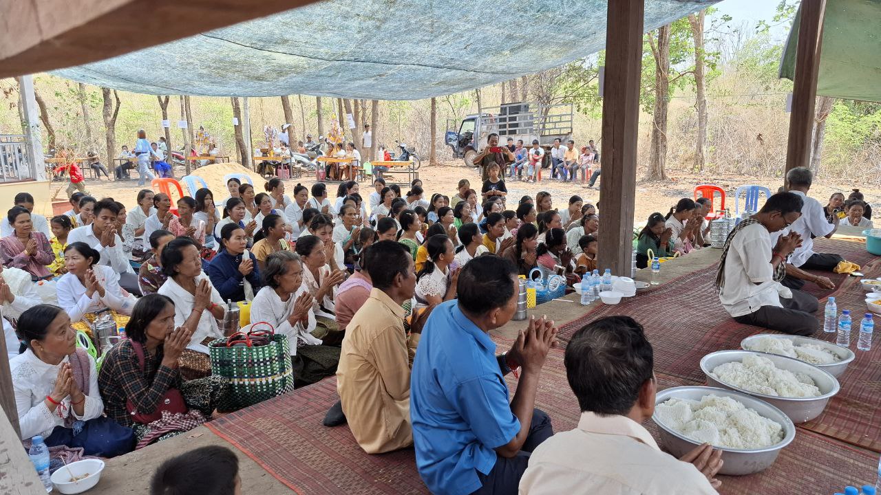 ព្រះសង្ឃ និងប្រជាពលរដ្ឋនៅខេត្តស្ទឹងត្រែងចូលរួមអភិរក្សានៅតំបន់ប្រាសាទបាគូសម្រាប់បម្រើវិស័យទេសចរណ៍ និងជំនឿ