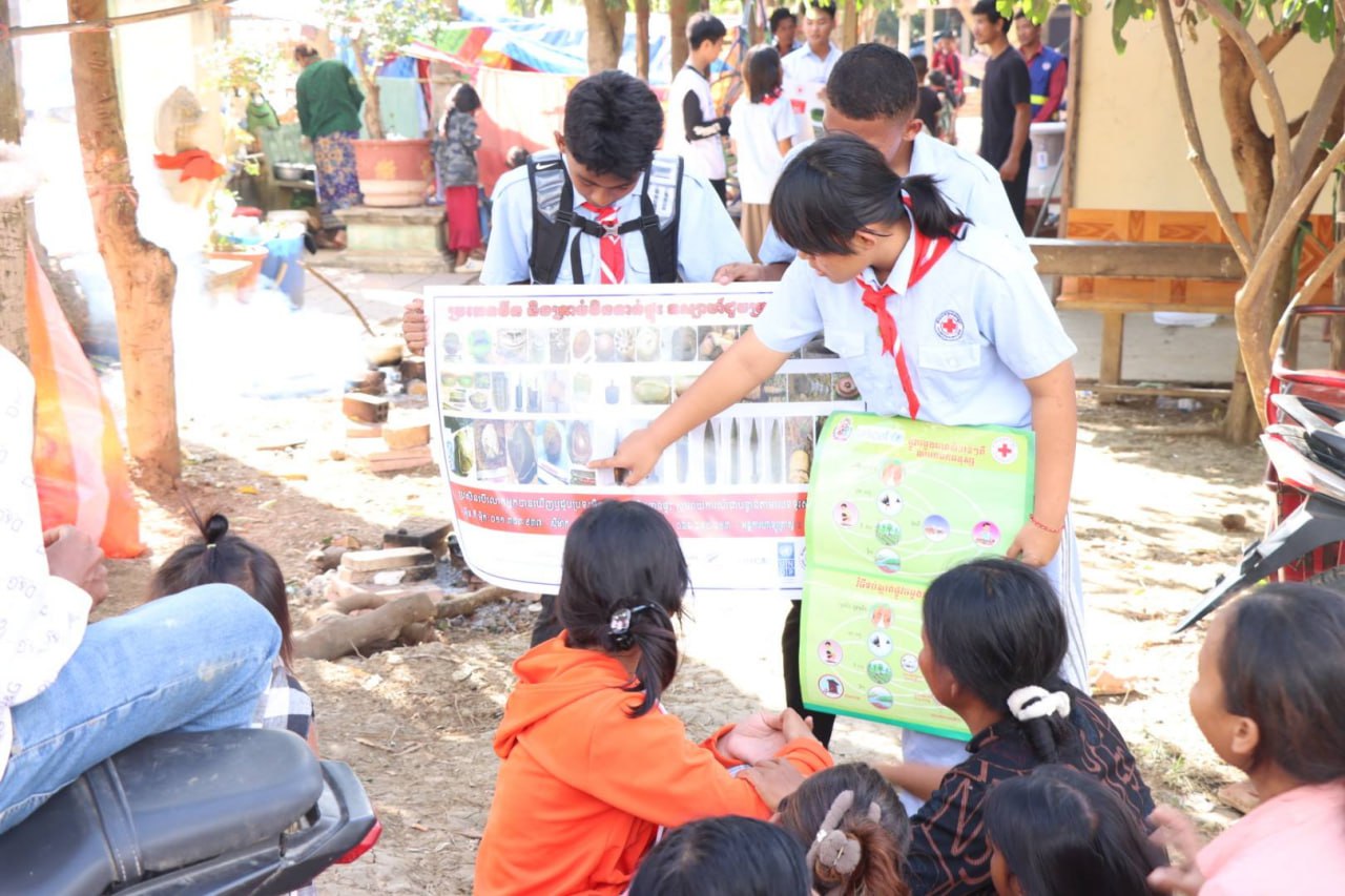 លោកជំទាវបណ្ឌិត ពេជ ចន្ទមុន្នី ៖ បុគ្គលិកកាកបាទក្រហមជម្នះការលំបាកជួយជនភៀសសឹក គ្រួសារយុទ្ធជនរបួស និងពលី