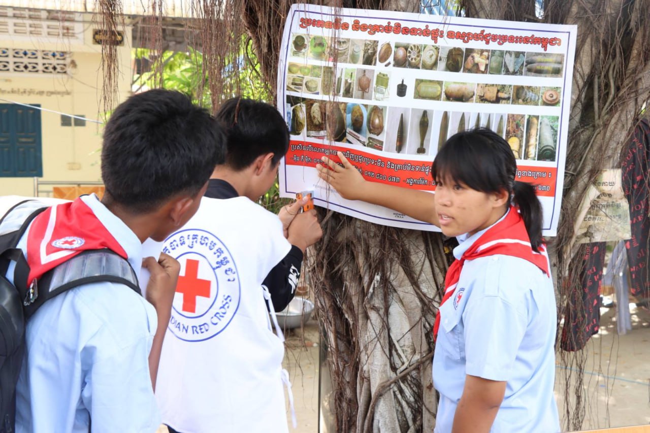 លោកជំទាវបណ្ឌិត ពេជ ចន្ទមុន្នី ៖ បុគ្គលិកកាកបាទក្រហមជម្នះការលំបាកជួយជនភៀសសឹក គ្រួសារយុទ្ធជនរបួស និងពលី