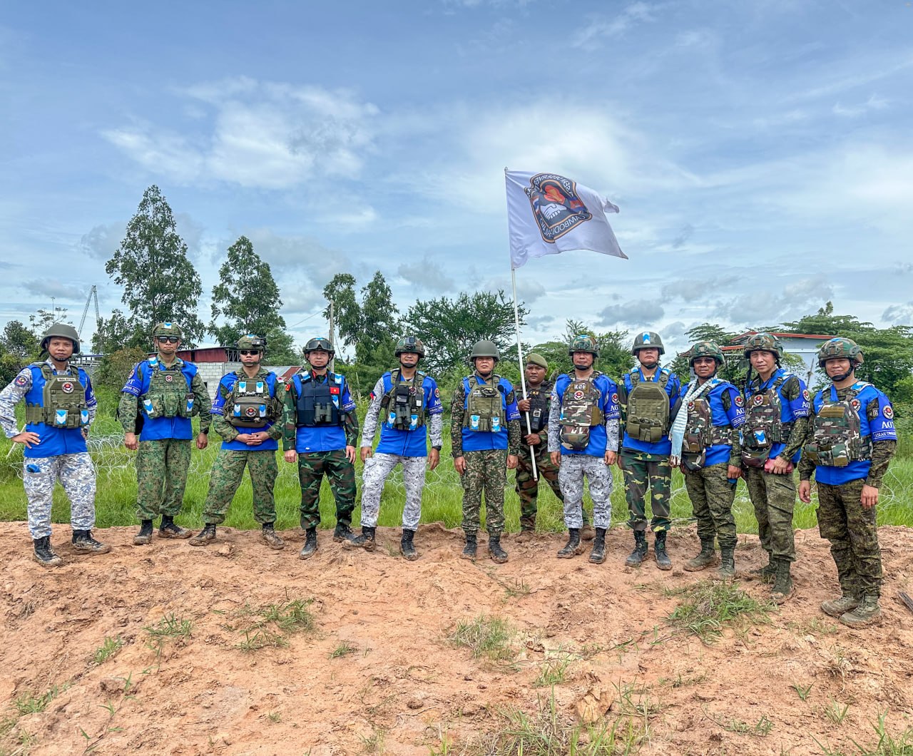 AOT KH HOM ចុះសង្កេតការណ៍អំពីស្ថានភាពតាមបណ្តោយព្រំដែនកម្ពុជា-ថៃ និងត្រួតពិនិត្យការដាក់ពង្រាយទូកុងតឺន័រកាន់កាប់ដោយខុសច្បាប់របស់យោធាថៃនូវទីតាំងចំនួន ០៥ ដែលមានទូរកុងតឺន័រសរុបចំនួន ៦២ ស្ថិតនៅចំណុចតំបន់ភូមិជោគជ័យ