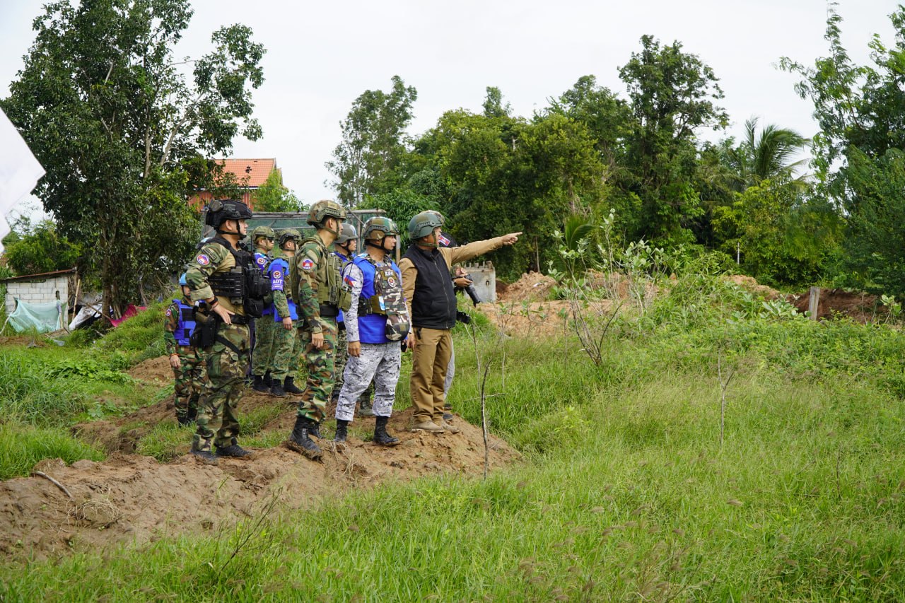 AOT KH HOM ចុះសង្កេតការណ៍អំពីស្ថានភាពតាមបណ្តោយព្រំដែនកម្ពុជា-ថៃ និងត្រួតពិនិត្យការដាក់ពង្រាយទូកុងតឺន័រកាន់កាប់ដោយខុសច្បាប់របស់យោធាថៃនូវទីតាំងចំនួន ០៥ ដែលមានទូរកុងតឺន័រសរុបចំនួន ៦២ ស្ថិតនៅចំណុចតំបន់ភូមិជោគជ័យ