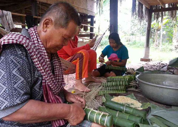 ប្រជាពលរដ្ឋស្ទើរគ្រប់ក្រុមគ្រួសារ តែងតែនិយមវេចនំអន្សម ក្នុងឱកាសបុណ្យភ្ជុំបិណ្ឌ