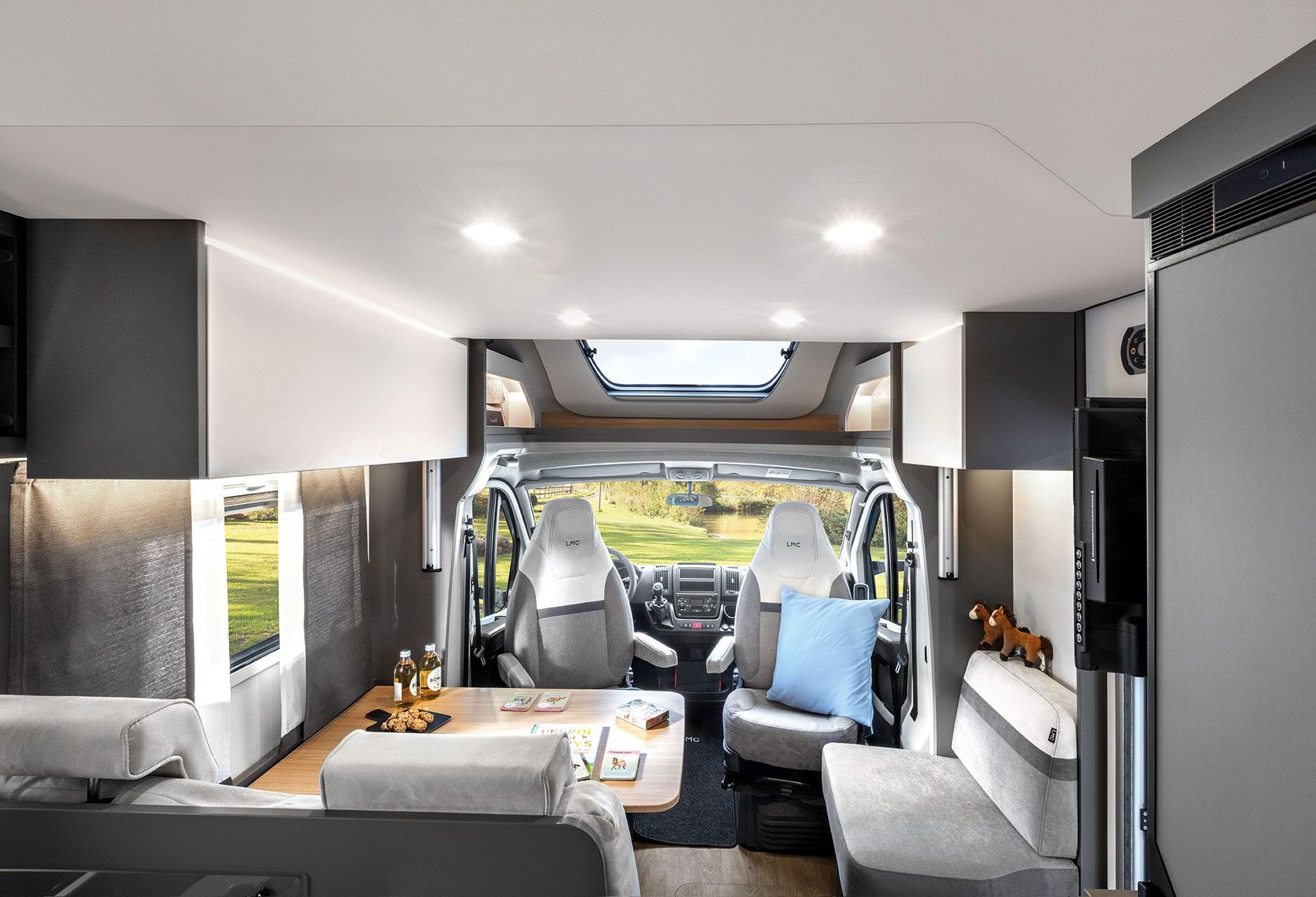 ➤ Teilintegriertes Wohnmobil mieten