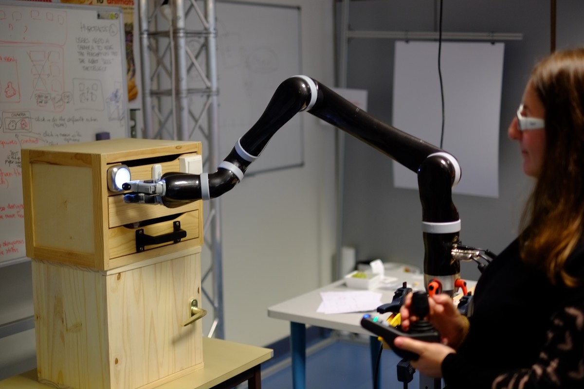 Робот Kinova Robotics JACO