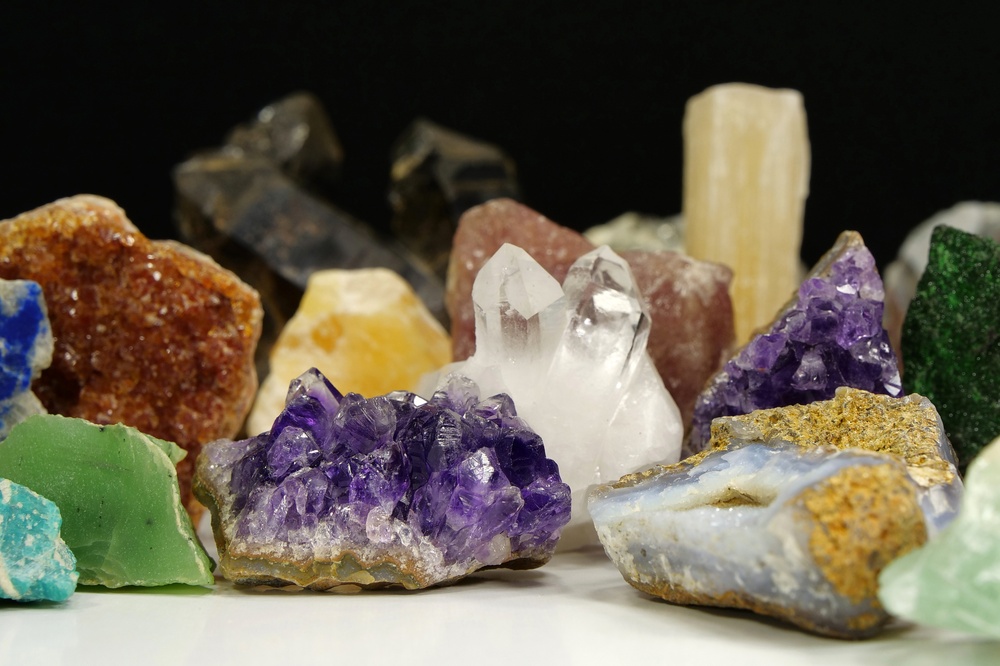 Geode clusters showing hollow crystal-lined interiors