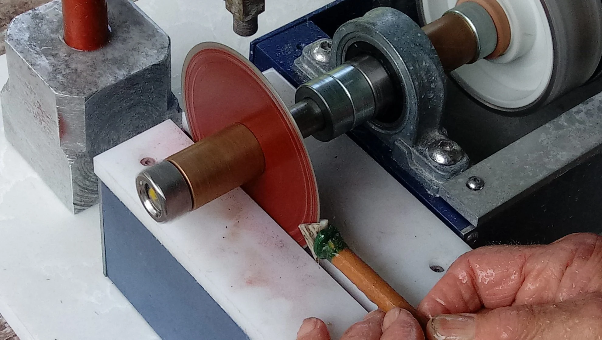 Cutting gemstones in lapidary