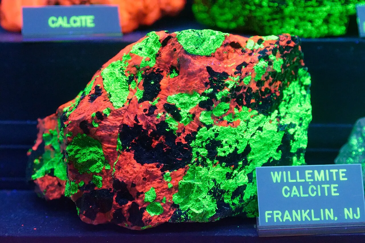 Willemite and calcite from Franklin, New Jersey, under a shortwave UV lamp.