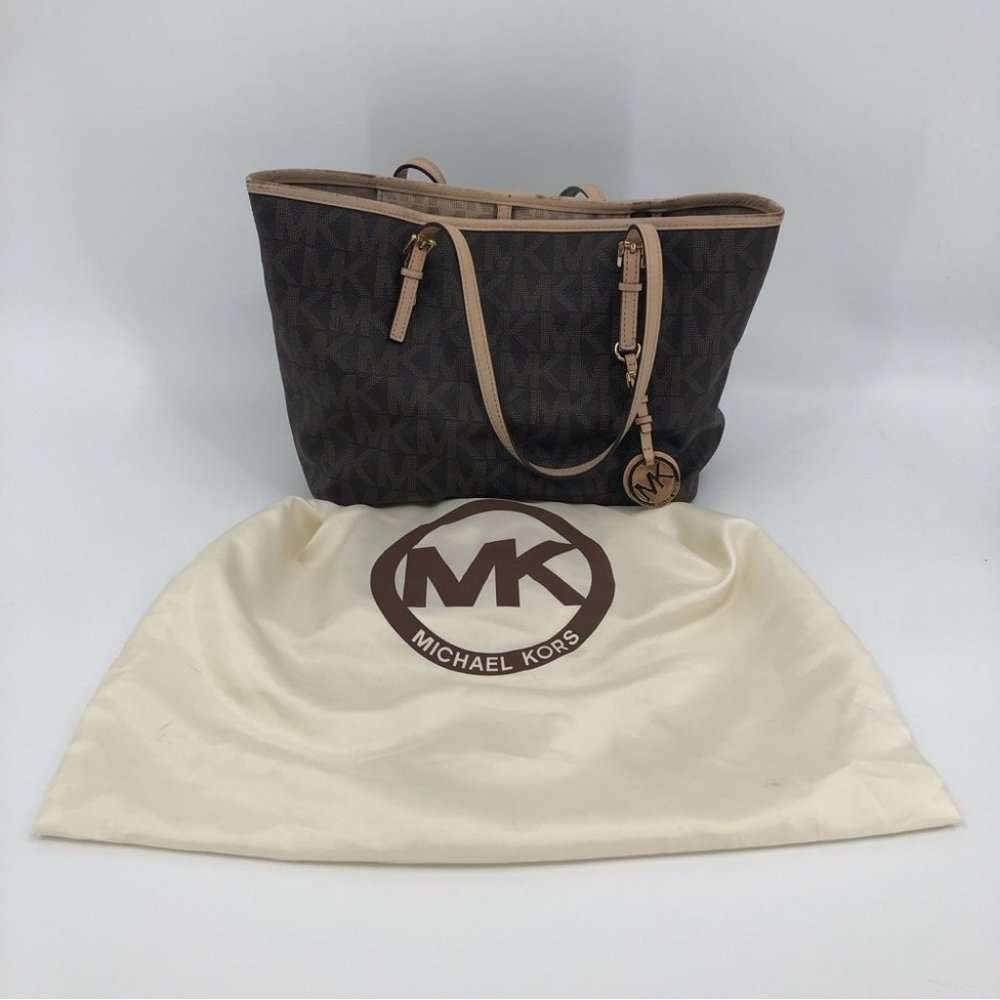 Michael Kors: Brown Shoulder Bags now up to −55%