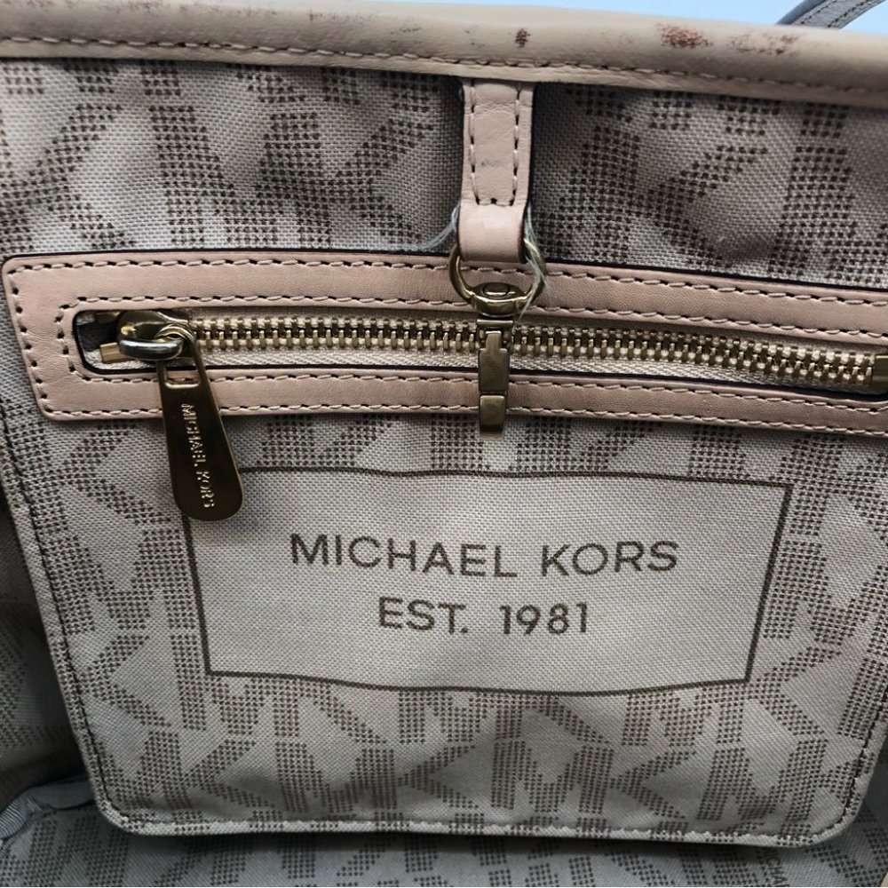 Michael Kors: Brown Shoulder Bags now up to −55%