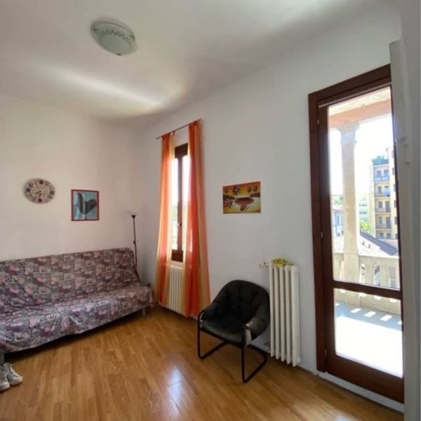 letto singolo in camera doppia  a Pavia foto 3