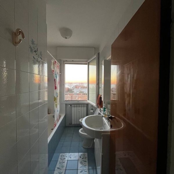 Bed available for a girl in double shared bedroom  a Venezia foto 5