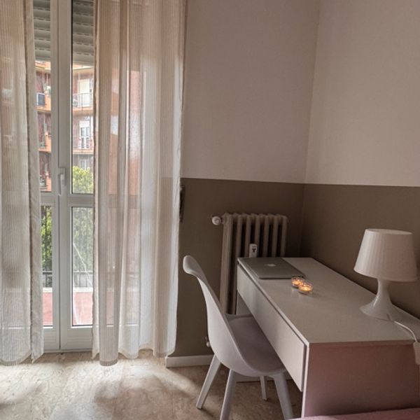 BED AVAILABLE IMMEDIATELY – M5 AREA (SUZZANI) a Milano foto 1
