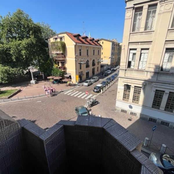 Spacious master bedroom in Piazza Gerusalemme a Milano foto 3