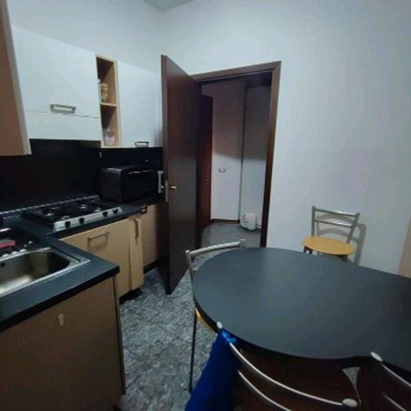 Affittasi due posti letto in camera doppia a Milano foto 4