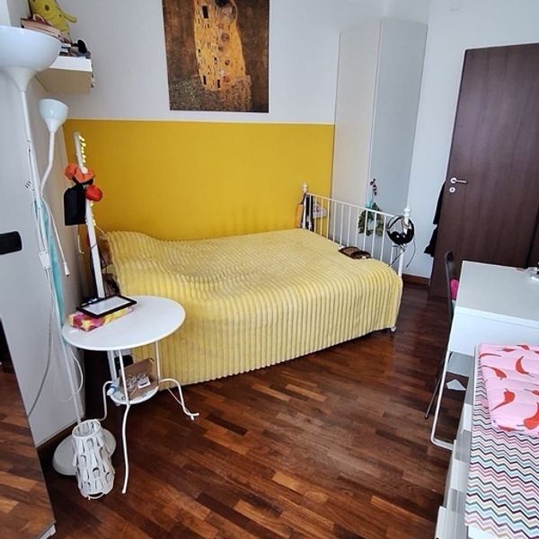 Room in an all girls apartment in piazzale nigra,milano a Milano foto 3