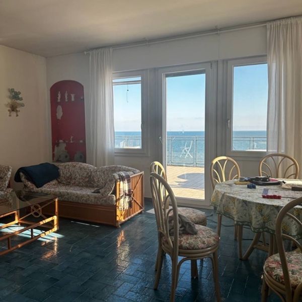 Bed available for a girl in the shared double room  a Venezia