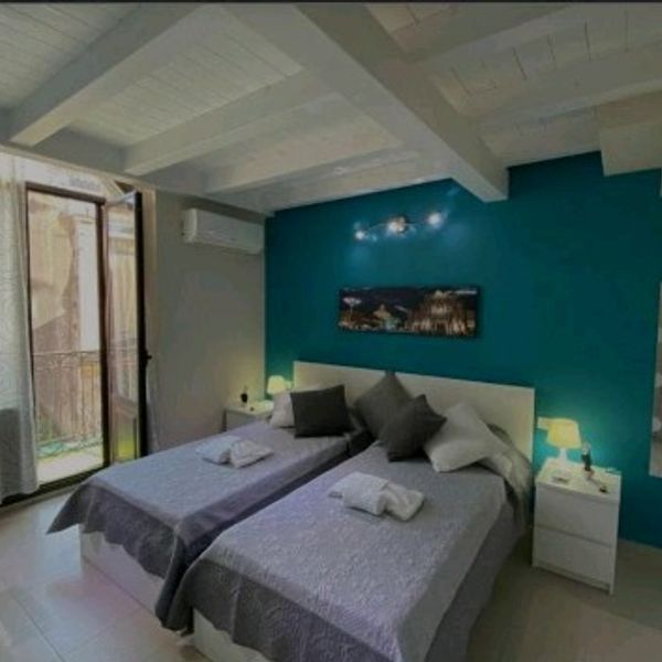 Affittasi stanza singola con bagno privato a Catania