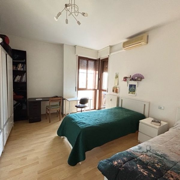 Posto letto in camera doppia dal primo maggio a Milano foto 1