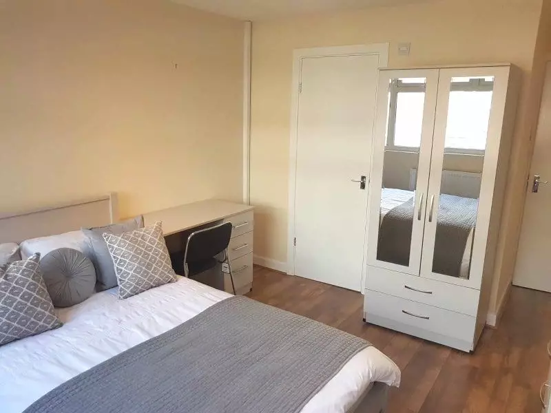 Photo 1 of ** New Modern En Suite Room - All Bills Included! located at Raglan Road, Smethwick B66 3SR, UK