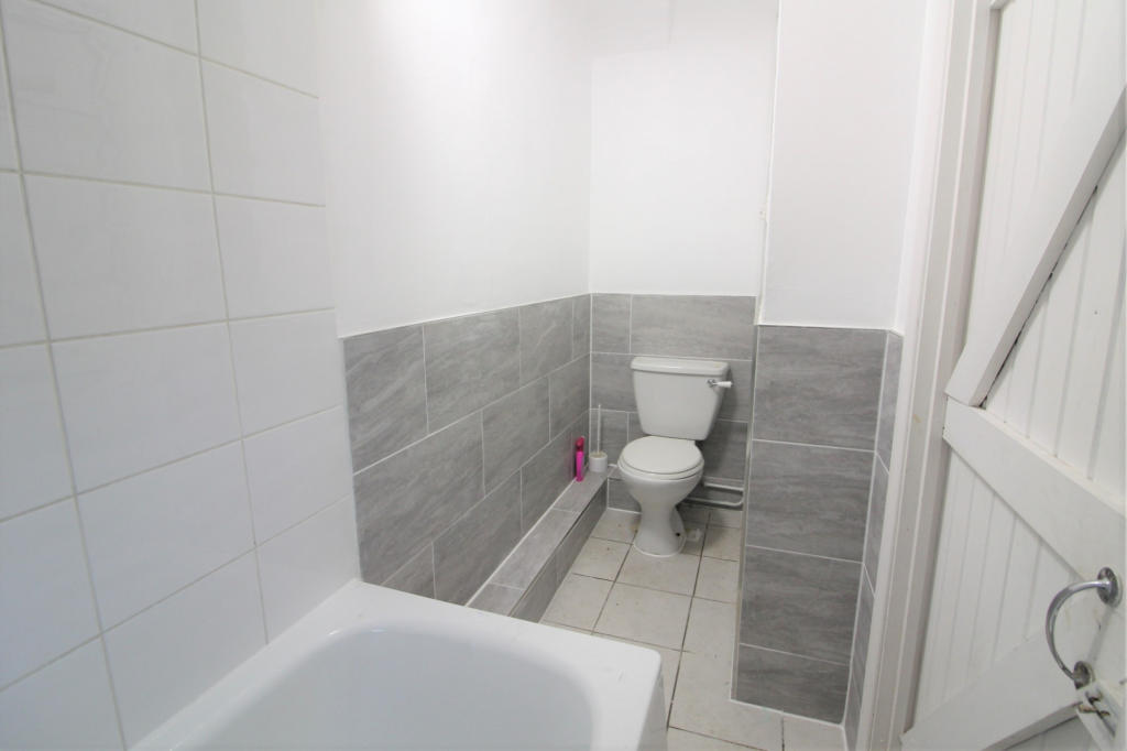 Photo 3 of Room to Rent in Ilford Room Description Endsleigh Gardens, Ilford IG1 3EG, UK