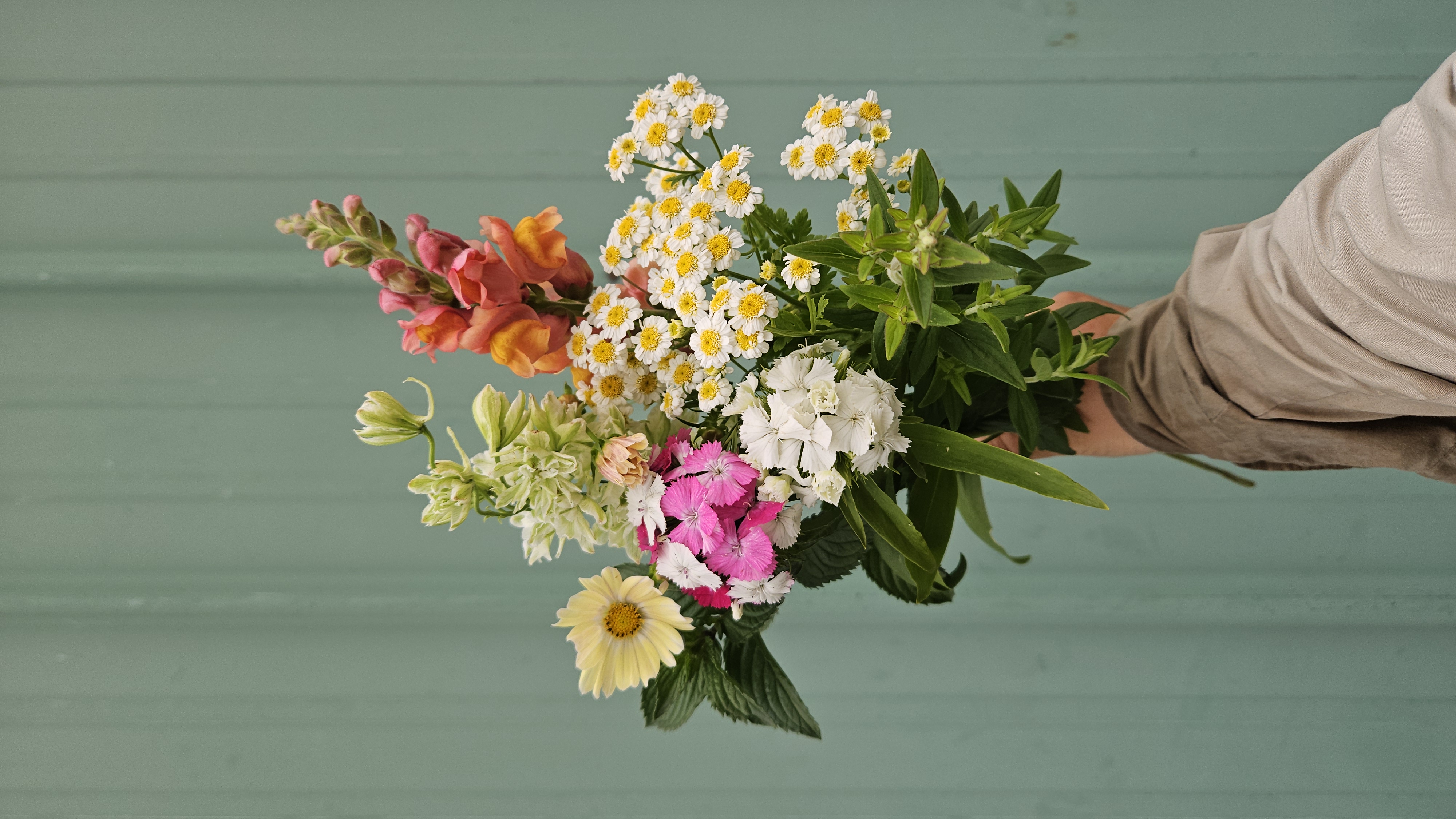 *SMALL size* Grab-n-go bouquet