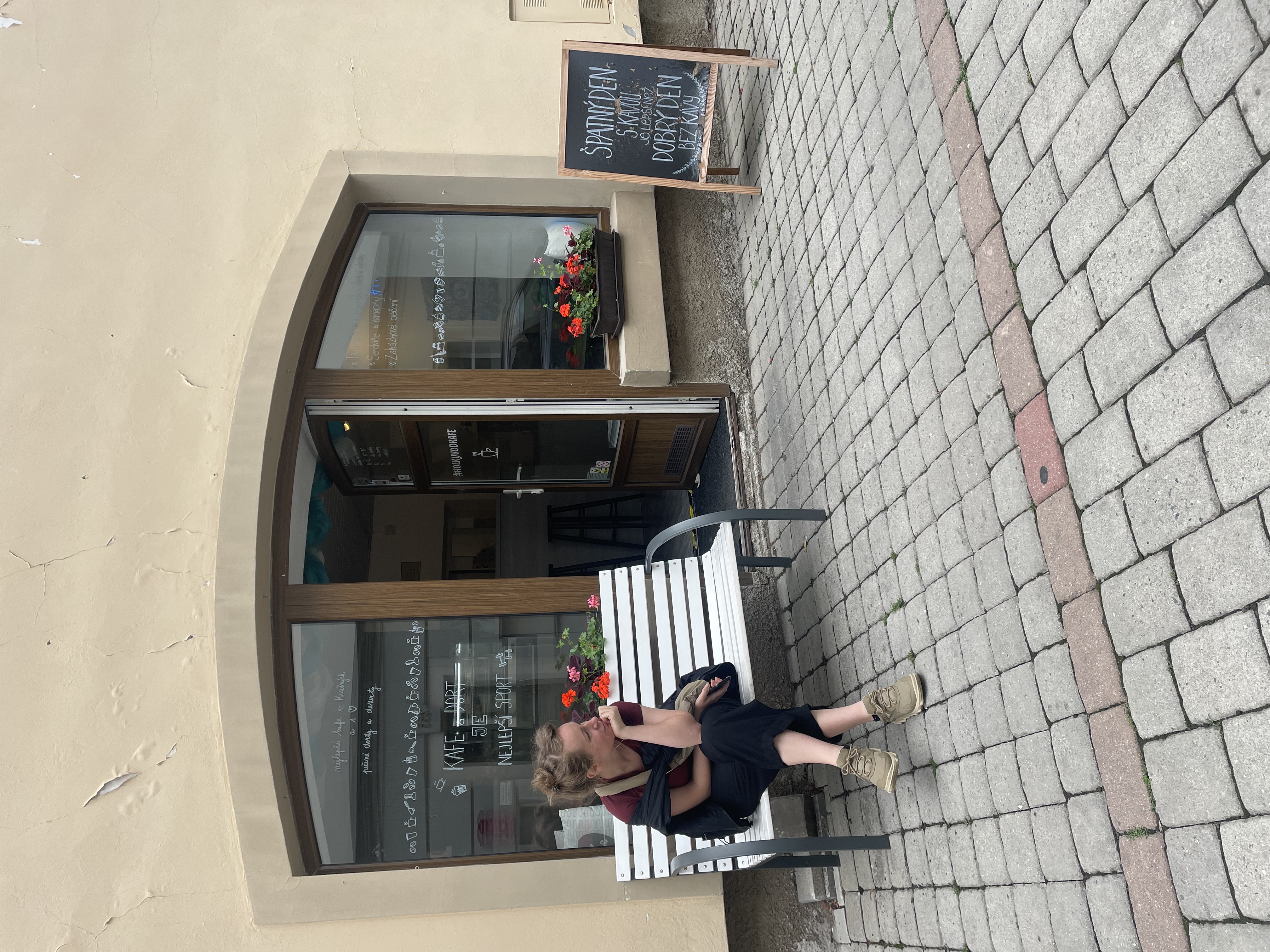 Holkyvodkafe (Ostrov)