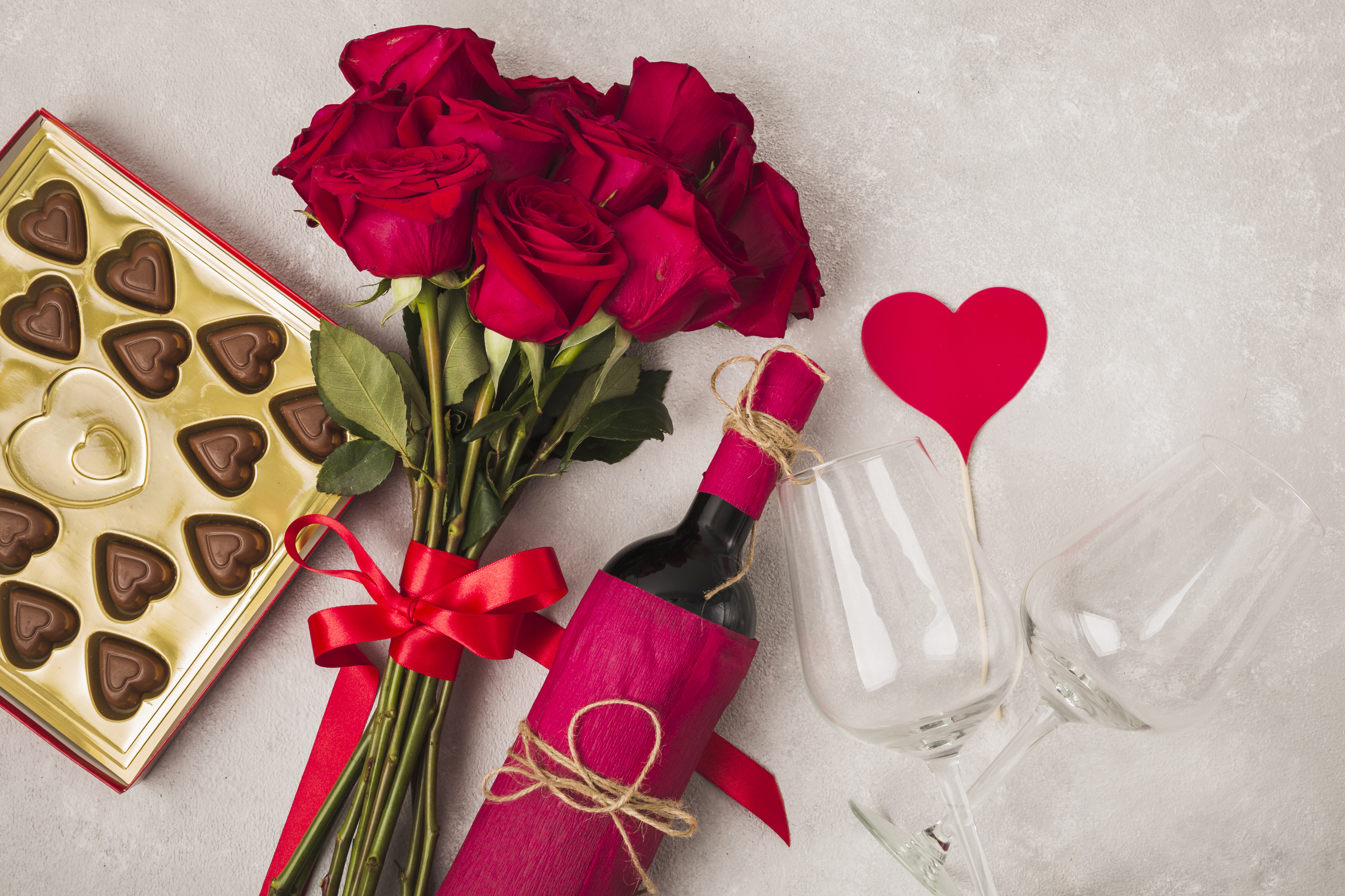San Valentín: Flores, Amor y Delicias a Tu Puerta San Valentín: Flores, Amor y Delicias a Tu Puerta