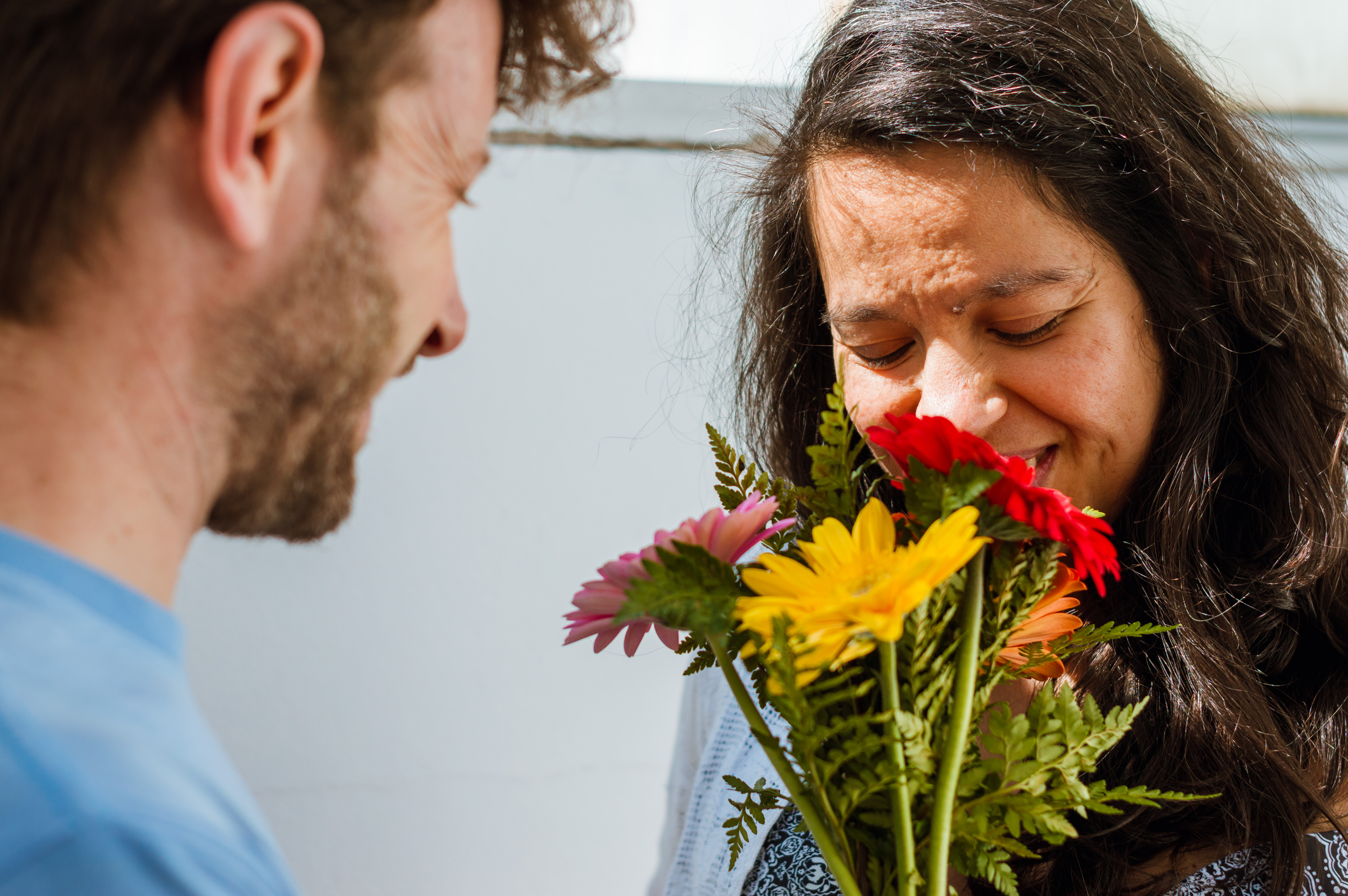 Regalar flores el 8M: ¿Por qué algunas feministas lo rechazan? Regalar flores el 8M: ¿Por qué algunas feministas lo rechazan?