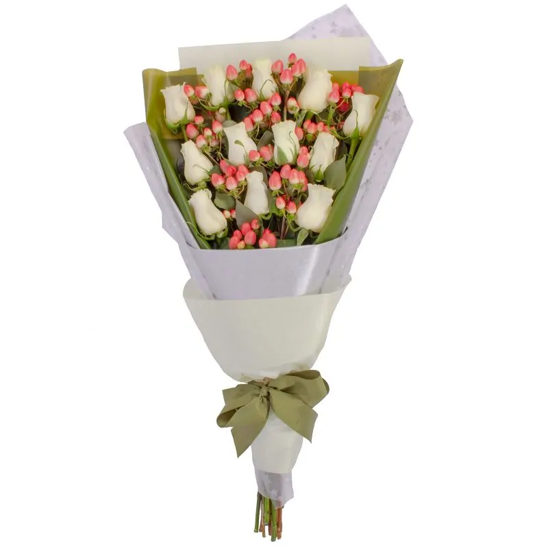 Foto 4 Ramo de rosas - Ramo extendido con 12 rosas blancas e hypericum