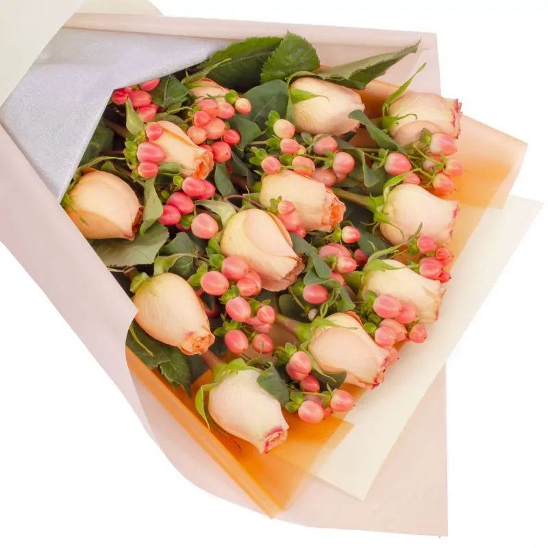 Foto 5 Ramo de rosas - Ramo extendido con 12 rosas damasco e hypericum