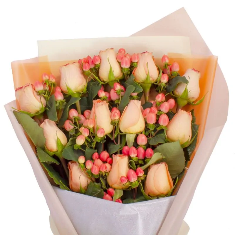 Foto 4 Ramo de rosas - Ramo extendido con 12 rosas damasco e hypericum
